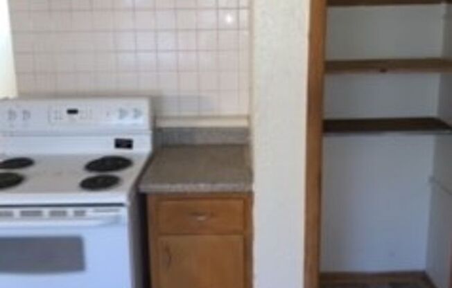 3 beds, 1 bath, $1,099