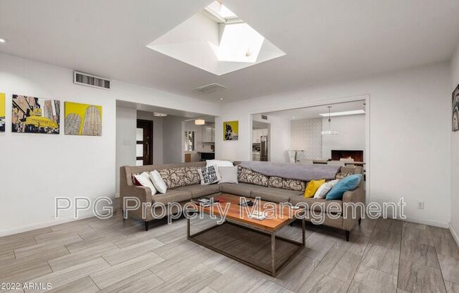 6643 N 7 DR