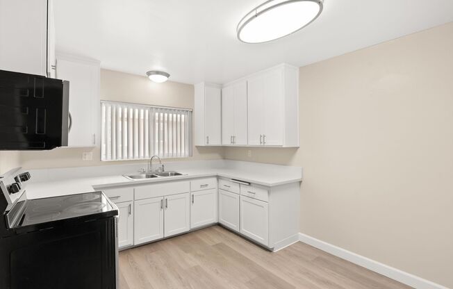 2 beds, 1 bath, 1,100 sqft, $2,100, Unit 11