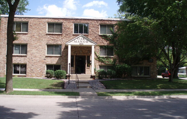 Oak Manor Apartments