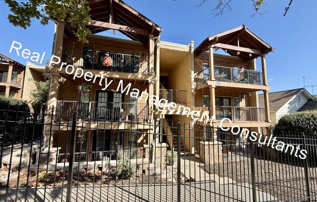 2 Bed 2 Bath West Plaza Urban Oasis