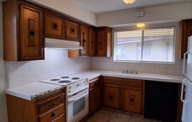 1493 W Fairmont