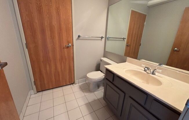 2 beds, 1.5 baths, 1,330 sqft, $1,725, Unit 438