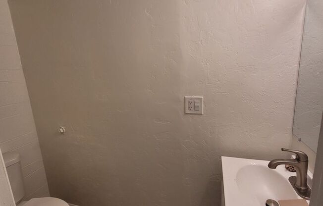 4 beds, 1.5 baths, 1,400 sqft, $2,206, Unit E01