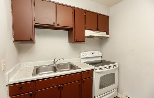 1 bed, 1 bath, 698 sqft, $1,150, Unit C2
