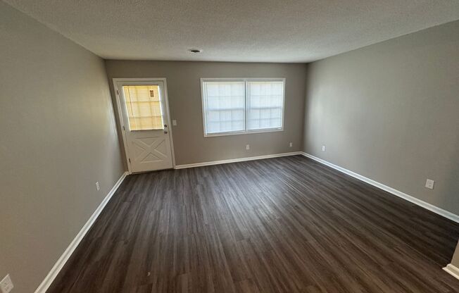 2 beds, 1.5 baths, 1,152 sqft, $925, Unit 618 S Boddie St.