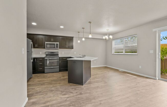 3 beds, 2.5 baths, $1,800, Unit 5739 Summerland Dr