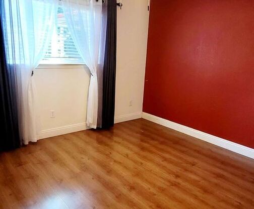 3 beds, 1 bath, $2,200