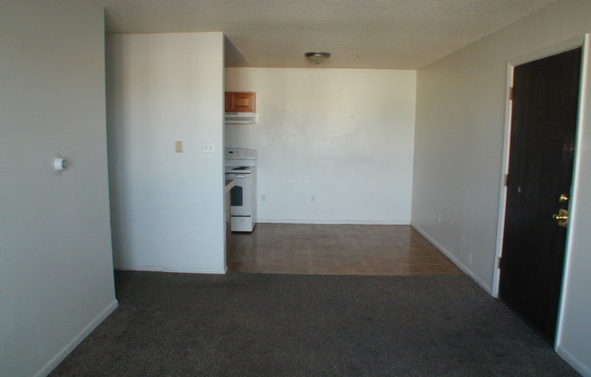 2 beds, 1 bath, 753 sqft, $900, Unit 4612 Apt C1