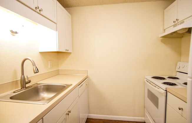 Top Floor 2-Bed in Multnomah Village Ready Late December