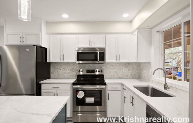 Gorgeous 3 BD* 2.5 BA* Updated Duplex Located in Historic Orenco in the Elk Meadows Community! *Spectacular Location* *Spacious Backyard!*