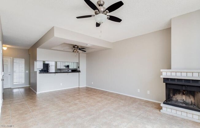 McClintock/ Ray: 2 bedroom, 2.5 bathroom, 1300 sqft, patio yard, next to community pool