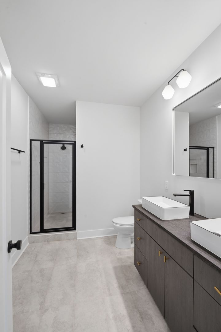 Bold and Beautiful Luxury 3BR/3.5BA Townhome with Chef’s Kitchen in Prime Charlotte Location