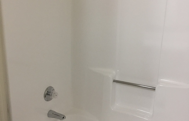 2 beds, 1 bath, 950 sqft, $1,225, Unit 116