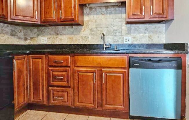 Beautiful renovated 3 bed 2 bath townhouse with deeded parking and easy Highway access