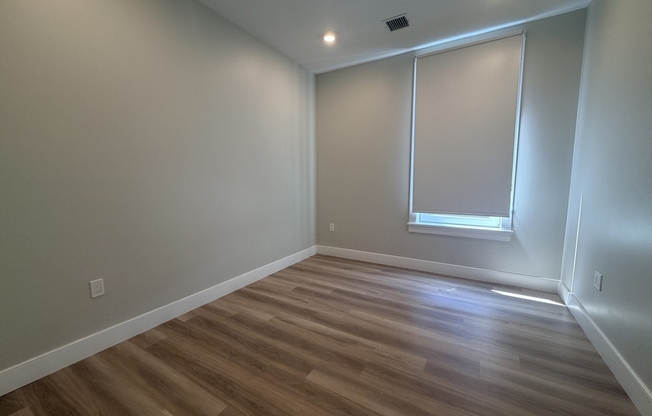 2 beds, 2 baths, 935 sqft, $3,700, Unit 302