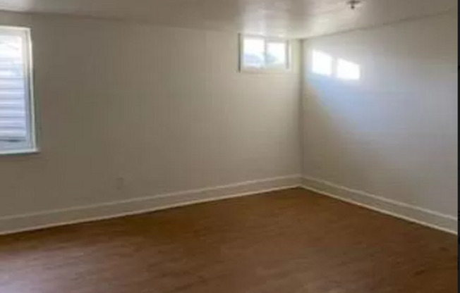 LOVELY 5 Bed 2.5 Bath Single Family Home in Martin Acres