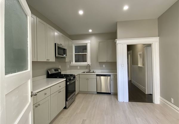 652 S VAN NESS AVE
