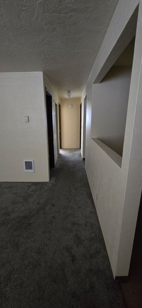 2 beds, 1 bath, $1,295, Unit 22