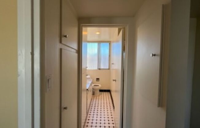 2 beds, 2 baths, $2,250, Unit #334J