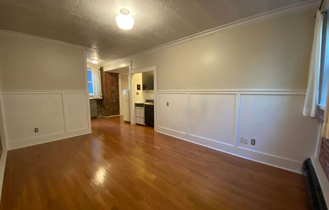 Studio, 1 bath, 450 sqft, $1,000, Unit 8