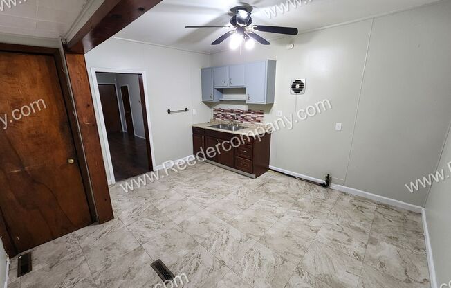 2 beds, 1 bath, $1,150