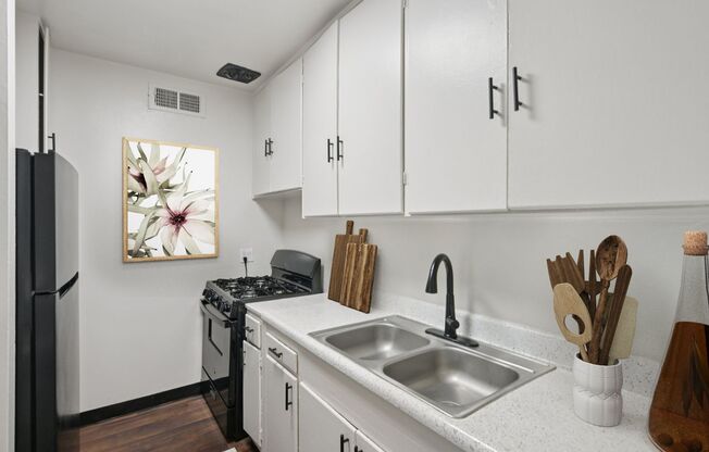 2 beds, 1 bath, 912 sqft, $1,349, Unit E207