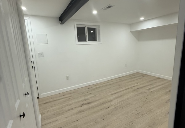 1212 18 ST NE