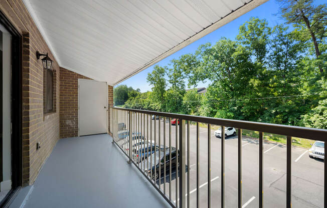 the preserve at ballantyne commons apartment balcony and parking lot
