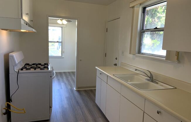 2 beds, 1 bath, 917 sqft, $2,295, Unit 823