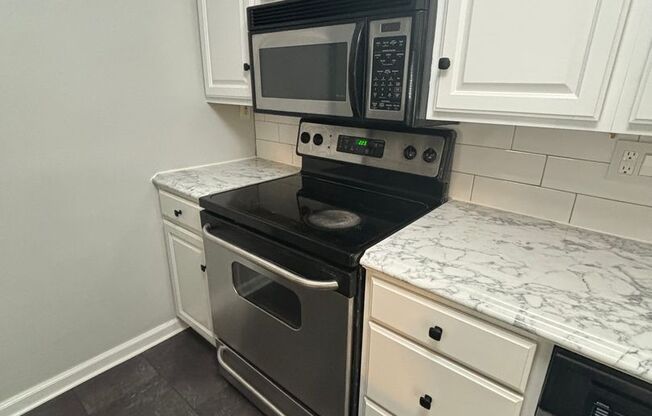 2 Bedroom Condo in Hunting Ridge!