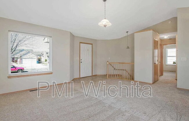 812 S RED OAKS CIR