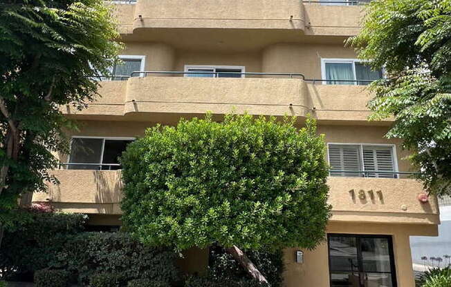 1811 MANNING AVE