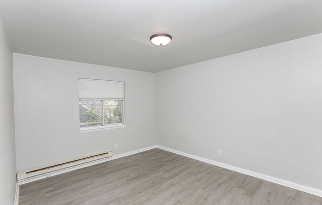 2 beds, 1 bath, $1,100, Unit 2