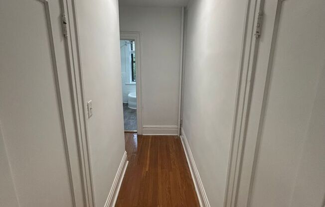 1 bed, 1 bath, 700 sqft, $2,100, Unit C11