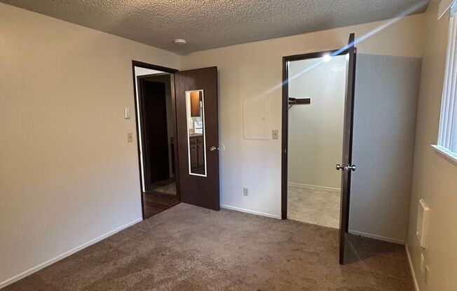 1 bed, 1 bath, 510 sqft, $1,050, Unit 3825 24th Pl NE