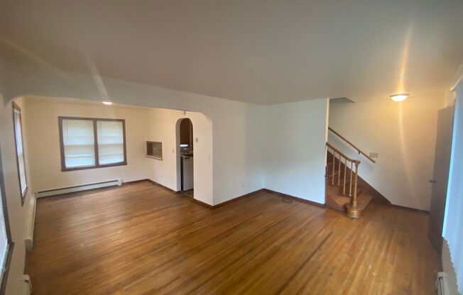 Spacious 3 bedroom, 1 bath duplex located in South Moorhead.