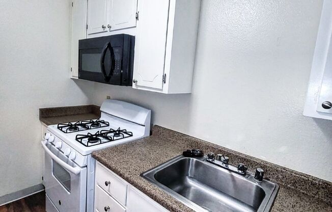 2 beds, 2 baths, 988 sqft, $2,175, Unit 122