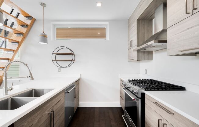 Chic 2BD, 2.5BA Sunnyside Townhome With Bonus Loft