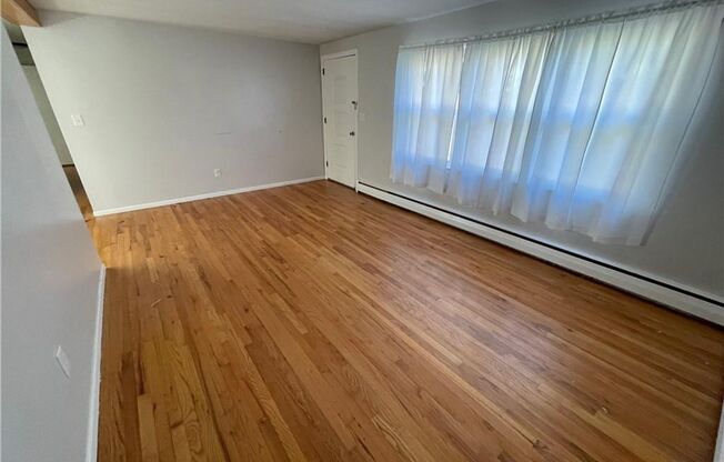 Quaint Single Family in Mystic!