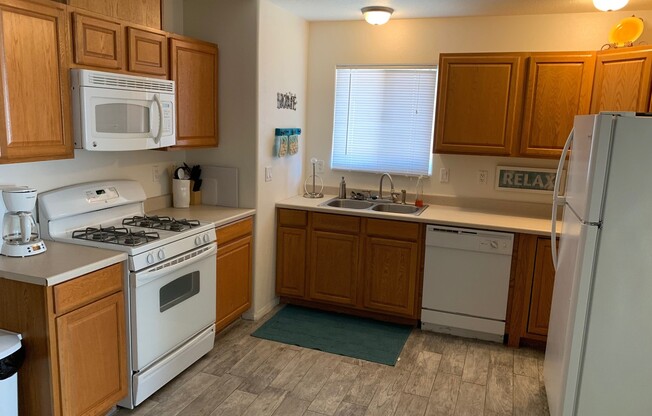 2 beds, 1 bath, 800 sqft, $1,250, Unit 6643 Desert Queen Unit A