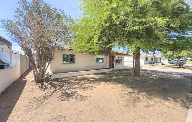 4Bed/2Bath House at Glendale Ave/19th Ave! Ready for Immediate Move-In! – RV GATE! NO HOA!