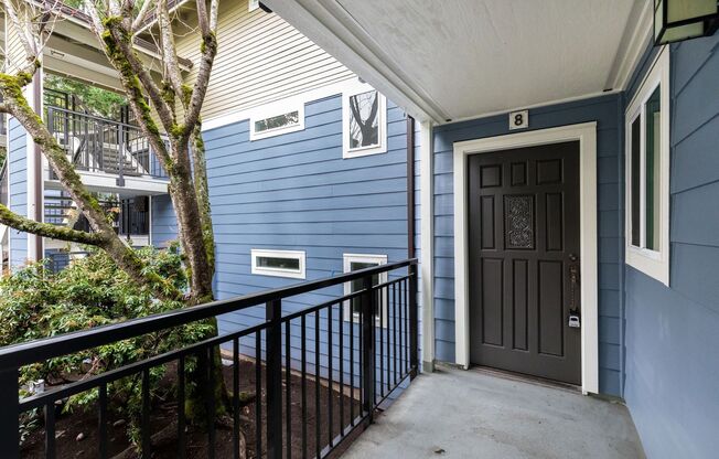 Remodeled 2 Bedroom Condo in a Convenient Redmond Location!