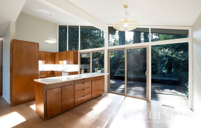 Amazing Updated Mid-Century in the Prime Palisades Neighborhood
