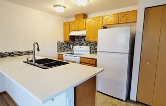 3 beds, 2.5 baths, $2,295, Unit UNIT B