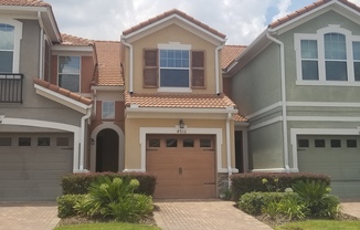 Beautiful 3 bedrooms 2.5 baths townhouse with 1 car garage in Tuscany Place