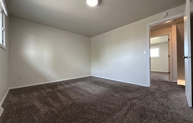 2 beds, 1 bath, 896 sqft, $1,145