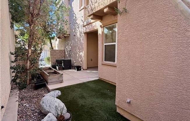 3 beds, 2.5 baths, $2,150