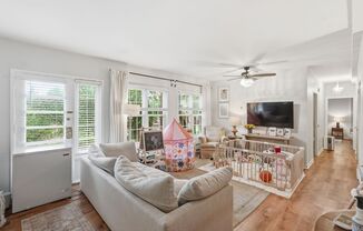 Bright Alexandria Condo with Private Patio & Community Pool!