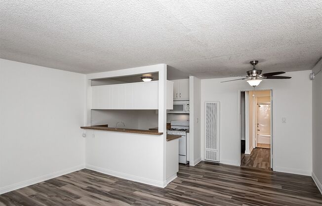 1 bed, 1 bath, 650 sqft, $1,725, Unit 218